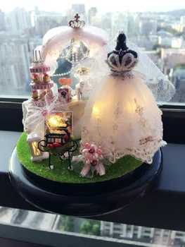 Jarné Kvety DIY Ručný Mini Doll House Biele Svadobné Šaty Drevené Miniatúrne Domov Montáž Dekorácie Skla Loptu domček pre bábiky